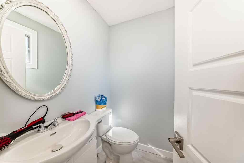 MLS® A2257092 - 948 Rundlecairn Way NE in Rundle Calgary, Residential