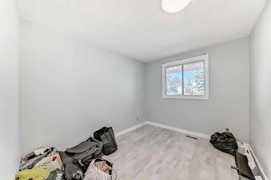 MLS® A2257092 - 948 Rundlecairn Way NE in Rundle Calgary, Residential