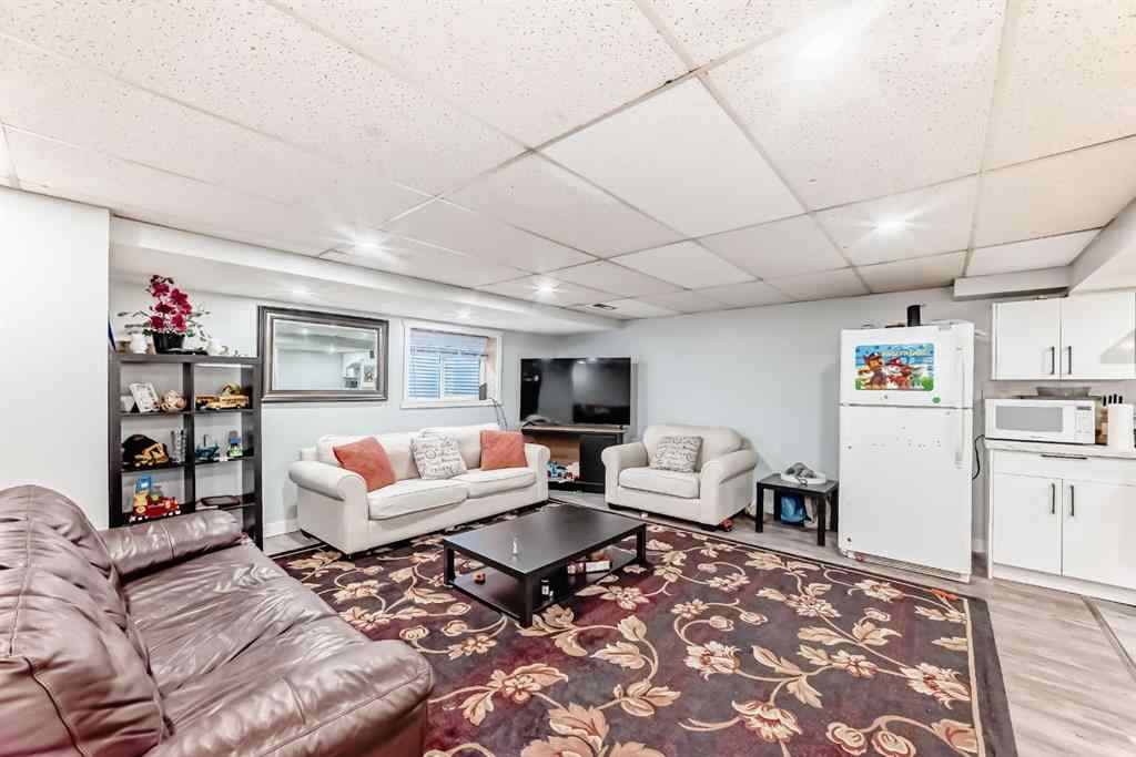 MLS® A2257092 - 948 Rundlecairn Way NE in Rundle Calgary, Residential