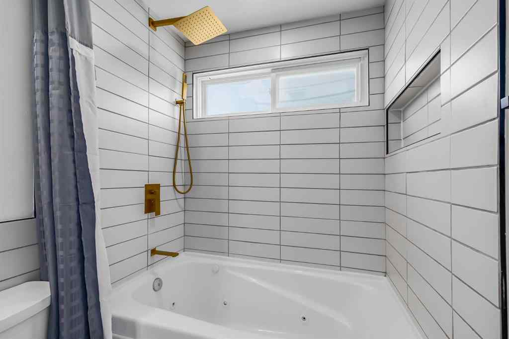 MLS® A2257101 - 1548 Lake Twintree Way SE in Lake Bonavista Calgary, Residential