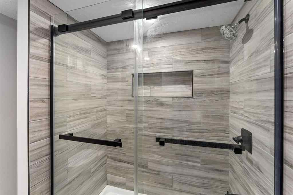 MLS® A2257114 - 135 Thorncrest Road NW in Thorncliffe Calgary, Residential