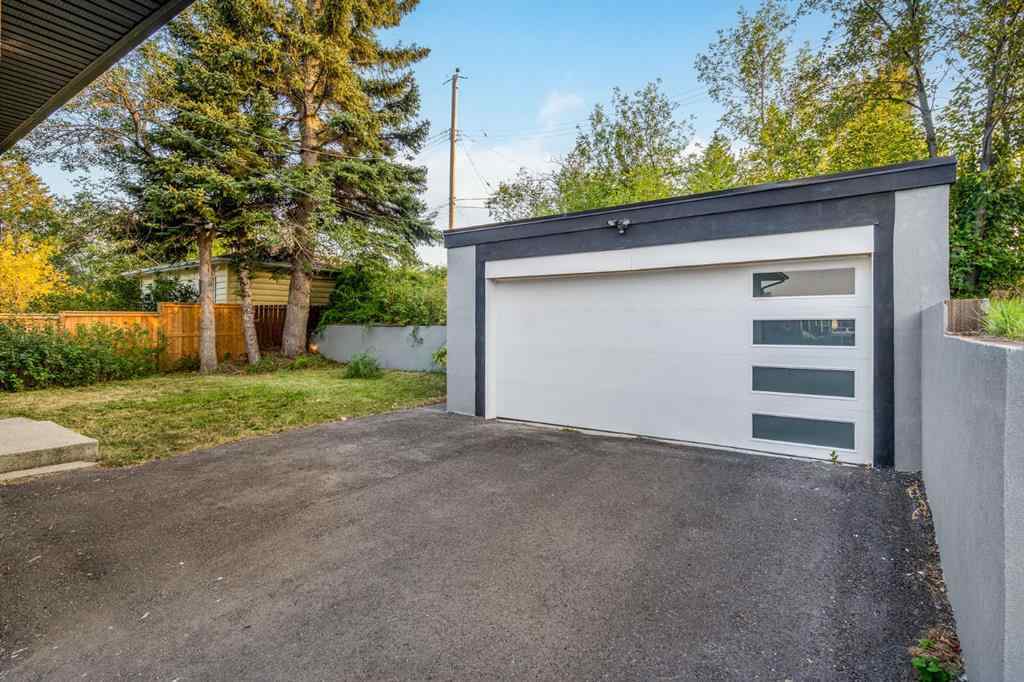 MLS® A2257114 - 135 Thorncrest Road NW in Thorncliffe Calgary, Residential