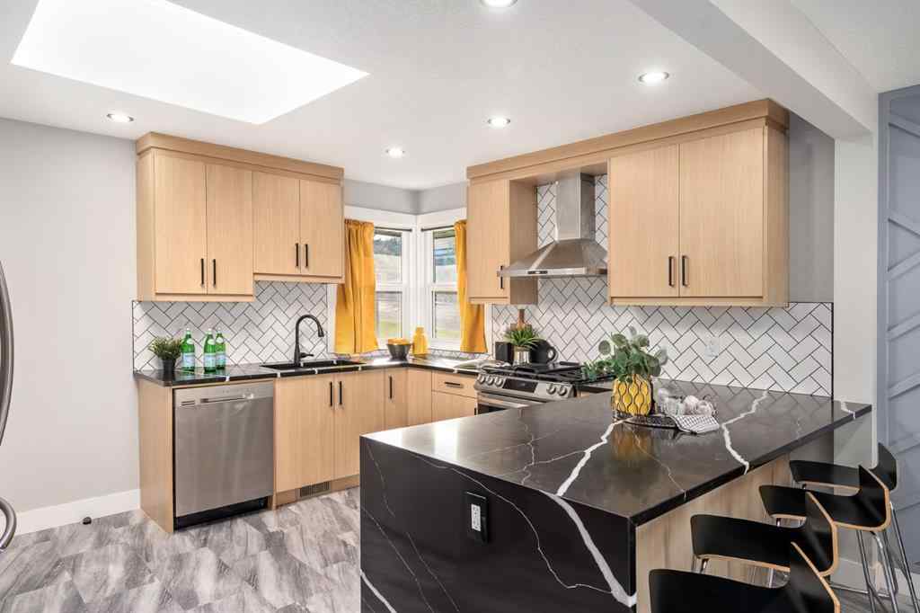 MLS® A2257114 - 135 Thorncrest Road NW in Thorncliffe Calgary, Residential