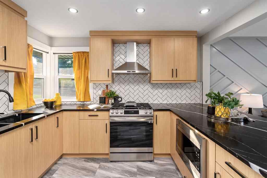 MLS® A2257114 - 135 Thorncrest Road NW in Thorncliffe Calgary, Residential