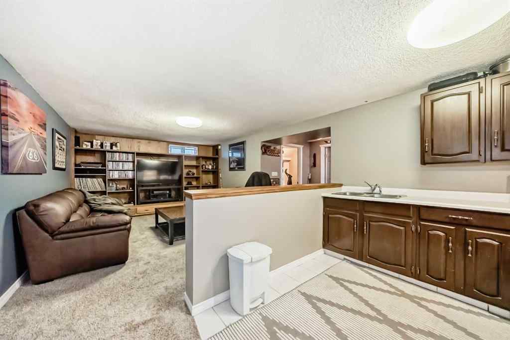 MLS® A2257118 - 6807 22 Avenue NE in Pineridge Calgary, Residential