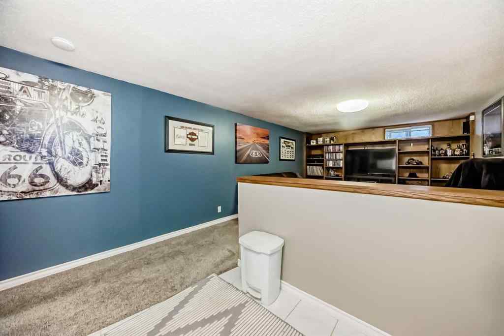 MLS® A2257118 - 6807 22 Avenue NE in Pineridge Calgary, Residential