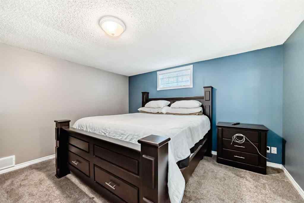 MLS® A2257118 - 6807 22 Avenue NE in Pineridge Calgary, Residential
