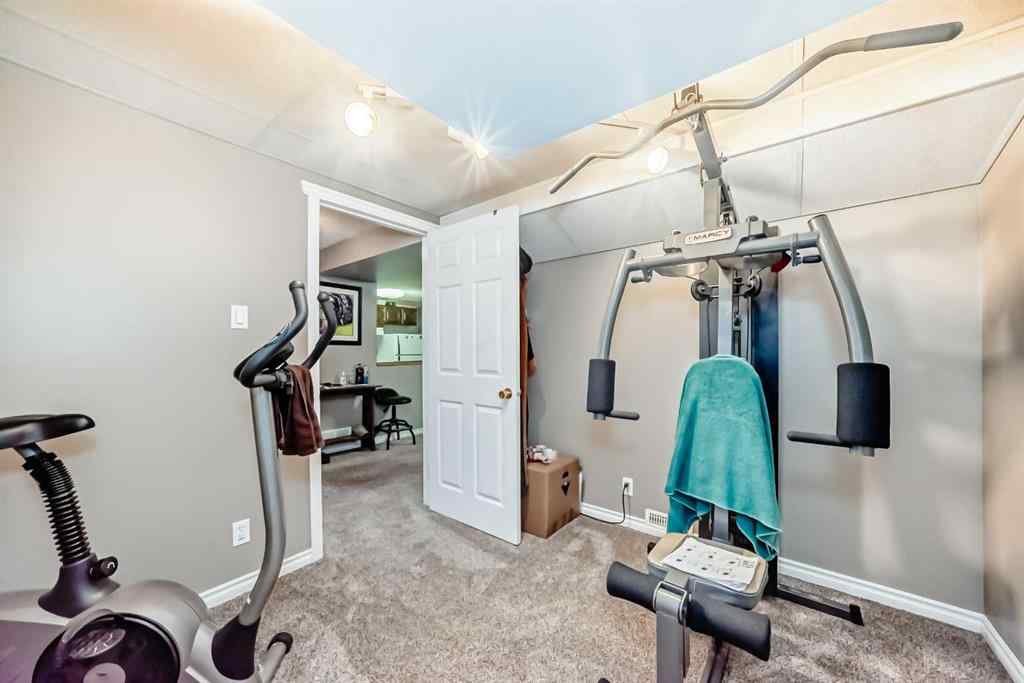 MLS® A2257118 - 6807 22 Avenue NE in Pineridge Calgary, Residential