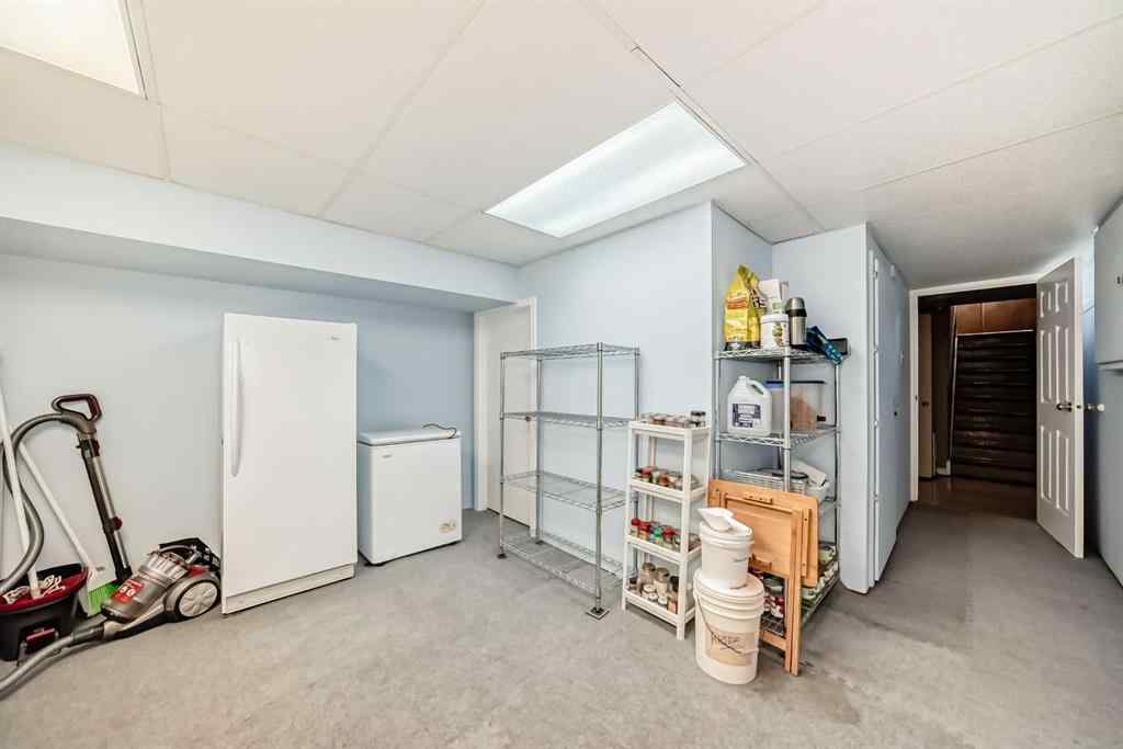 MLS® A2257118 - 6807 22 Avenue NE in Pineridge Calgary, Residential
