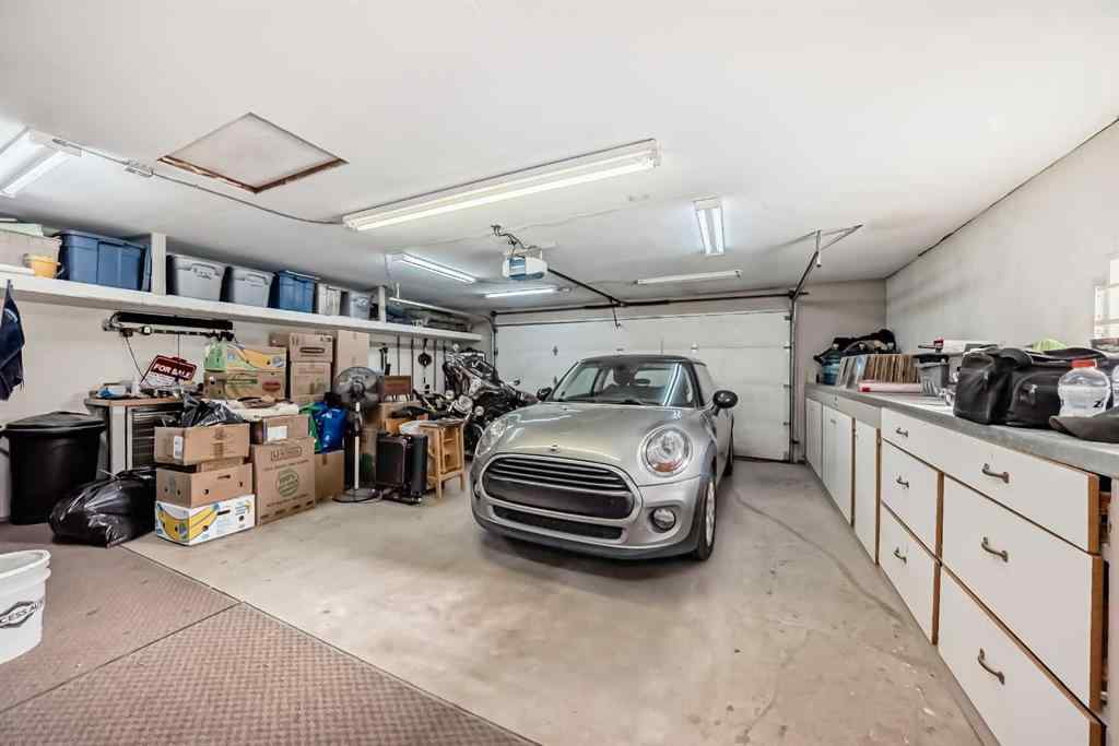 MLS® A2257118 - 6807 22 Avenue NE in Pineridge Calgary, Residential