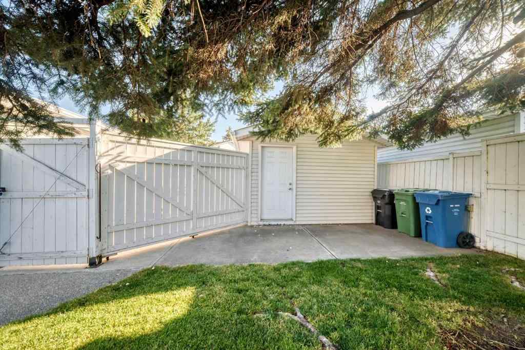 MLS® A2257118 - 6807 22 Avenue NE in Pineridge Calgary, Residential