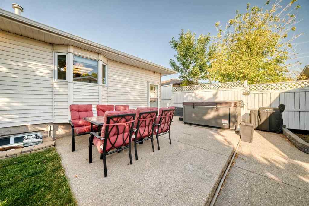 MLS® A2257118 - 6807 22 Avenue NE in Pineridge Calgary, Residential