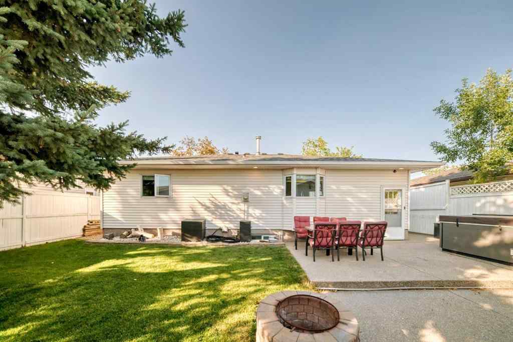MLS® A2257118 - 6807 22 Avenue NE in Pineridge Calgary, Residential