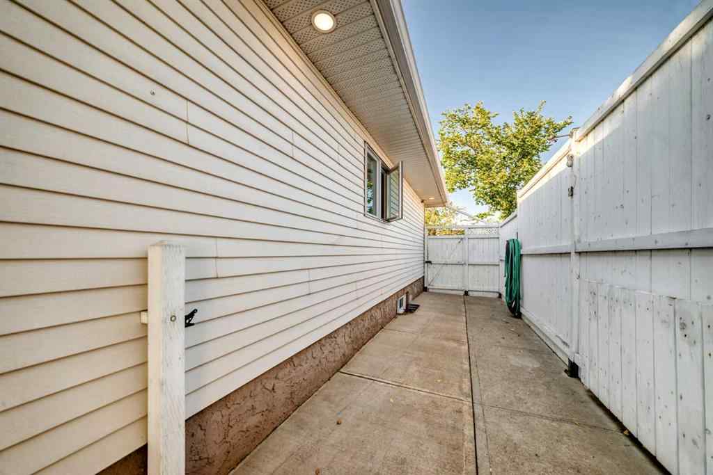 MLS® A2257118 - 6807 22 Avenue NE in Pineridge Calgary, Residential