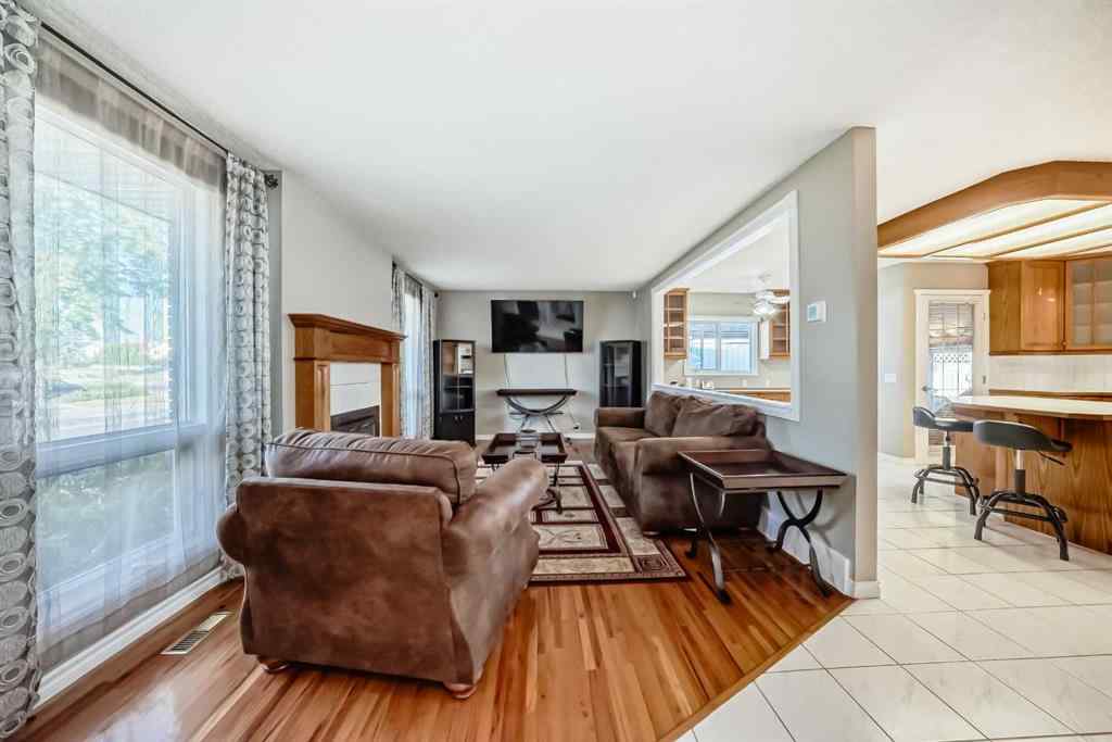MLS® A2257118 - 6807 22 Avenue NE in Pineridge Calgary, Residential