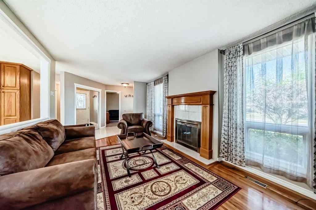 MLS® A2257118 - 6807 22 Avenue NE in Pineridge Calgary, Residential