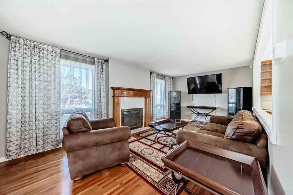 MLS® A2257118 - 6807 22 Avenue NE in Pineridge Calgary, Residential