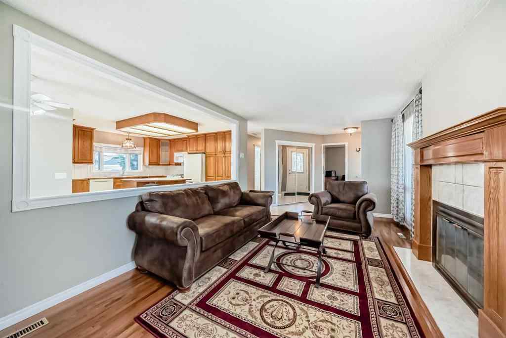 MLS® A2257118 - 6807 22 Avenue NE in Pineridge Calgary, Residential