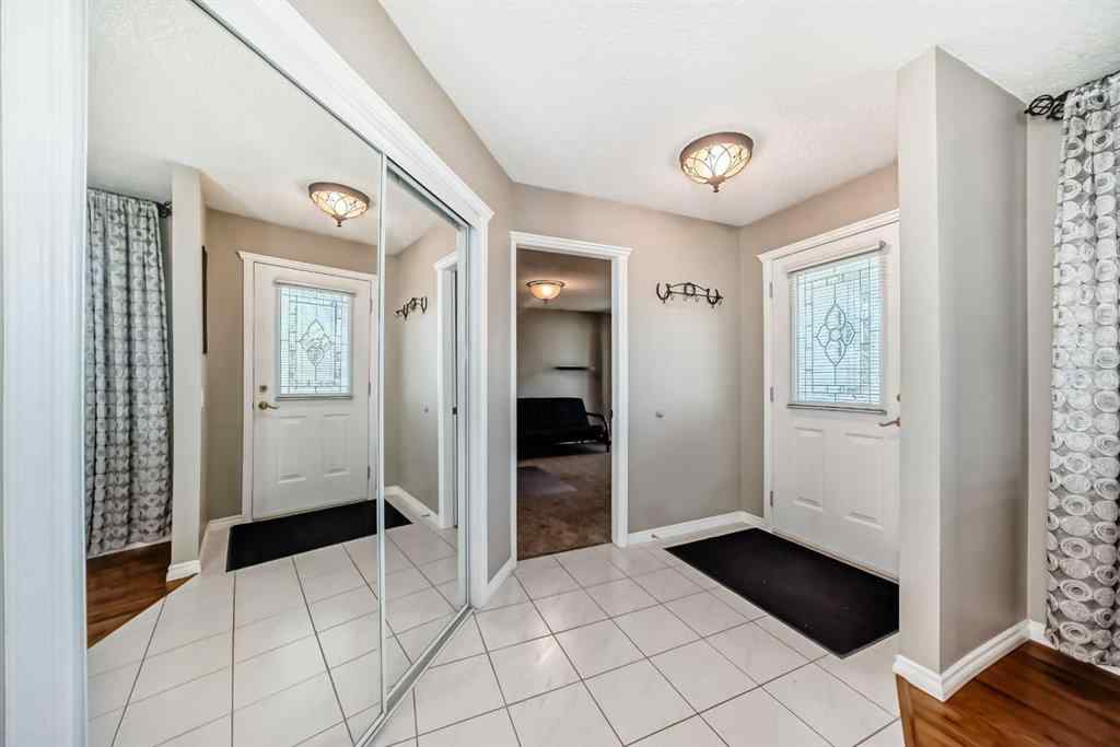 MLS® A2257118 - 6807 22 Avenue NE in Pineridge Calgary, Residential