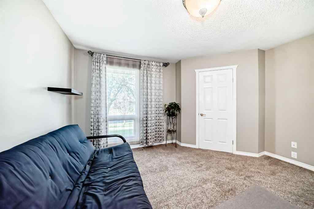 MLS® A2257118 - 6807 22 Avenue NE in Pineridge Calgary, Residential