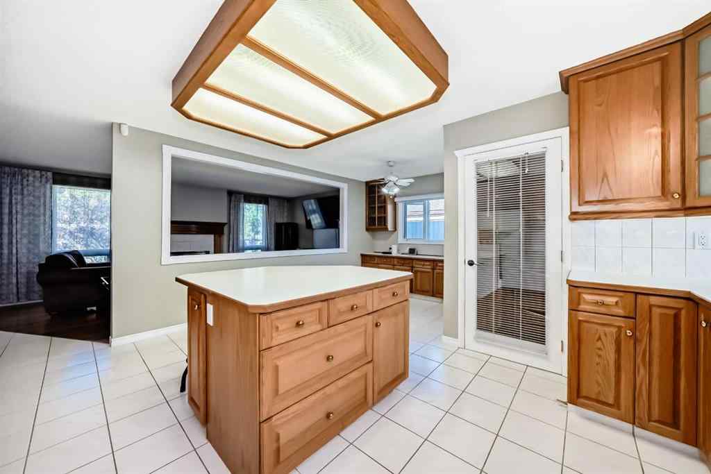 MLS® A2257118 - 6807 22 Avenue NE in Pineridge Calgary, Residential