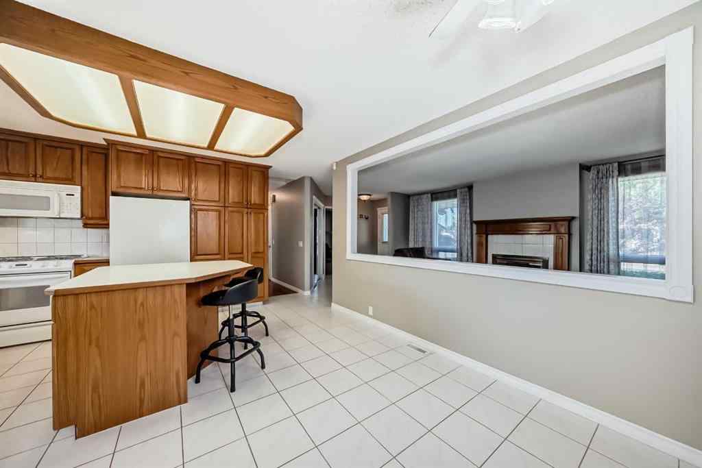 MLS® A2257118 - 6807 22 Avenue NE in Pineridge Calgary, Residential