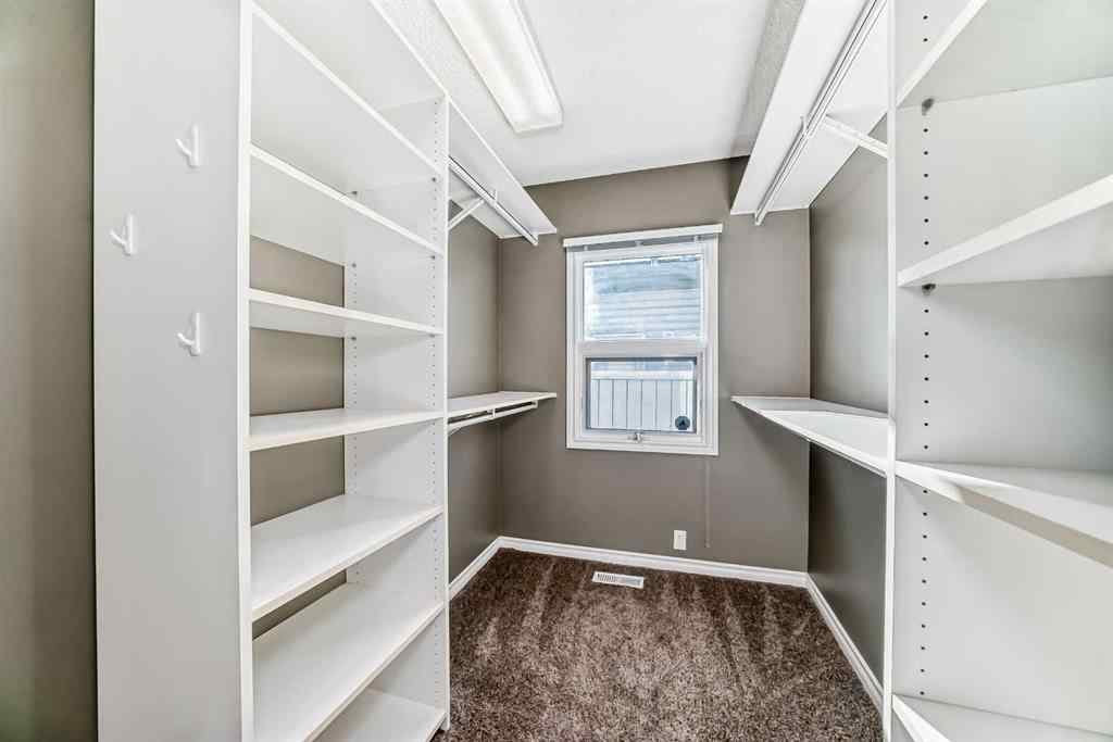 MLS® A2257118 - 6807 22 Avenue NE in Pineridge Calgary, Residential