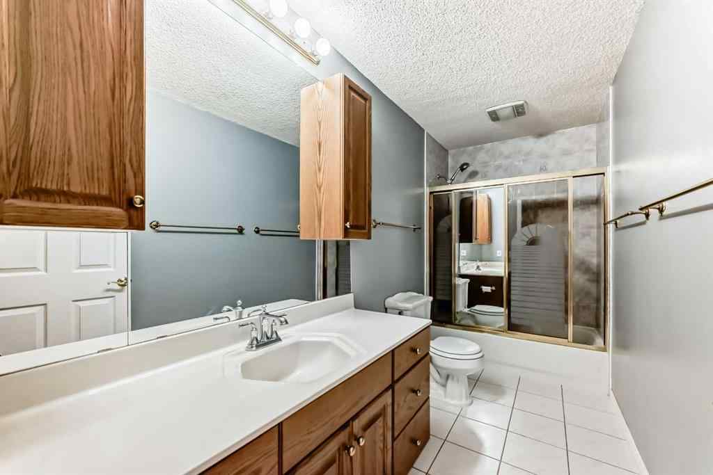 MLS® A2257118 - 6807 22 Avenue NE in Pineridge Calgary, Residential