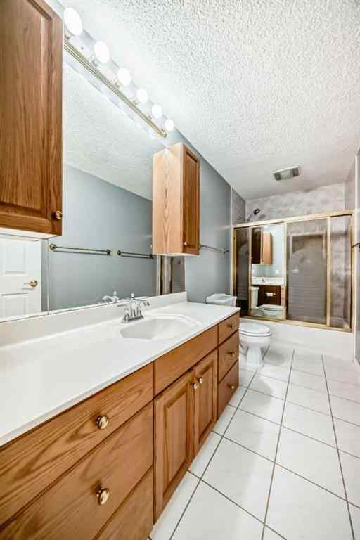 MLS® A2257118 - 6807 22 Avenue NE in Pineridge Calgary, Residential