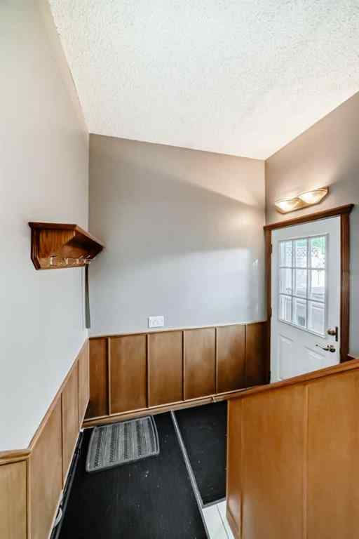 MLS® A2257118 - 6807 22 Avenue NE in Pineridge Calgary, Residential