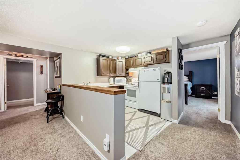 MLS® A2257118 - 6807 22 Avenue NE in Pineridge Calgary, Residential