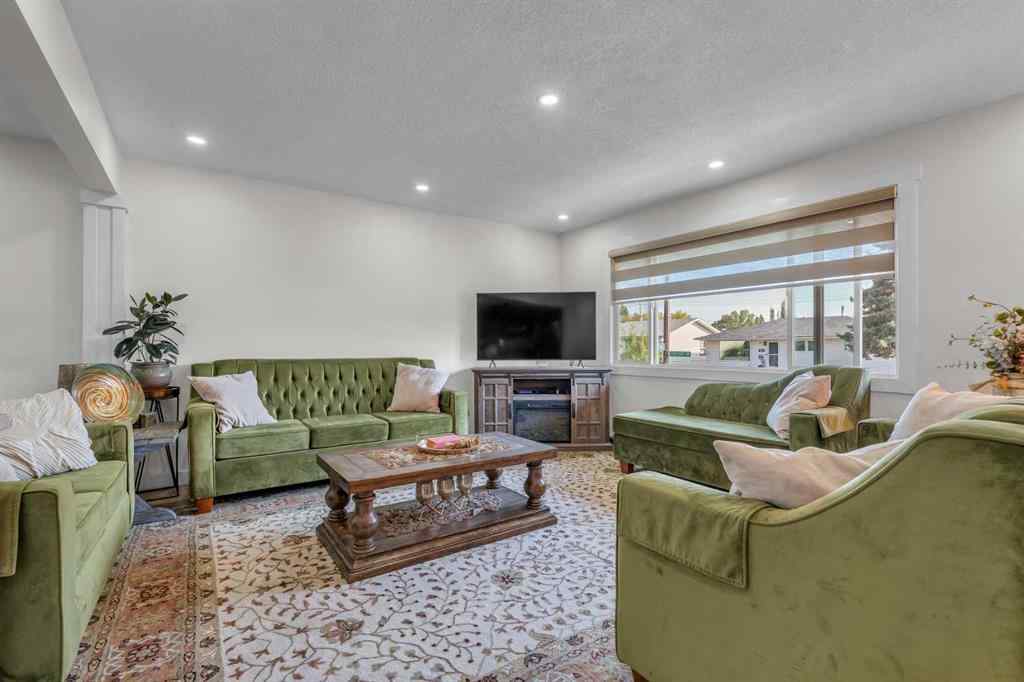 MLS® A2257122 - 2003 Pinepoint Road NE in Pineridge Calgary, Residential
