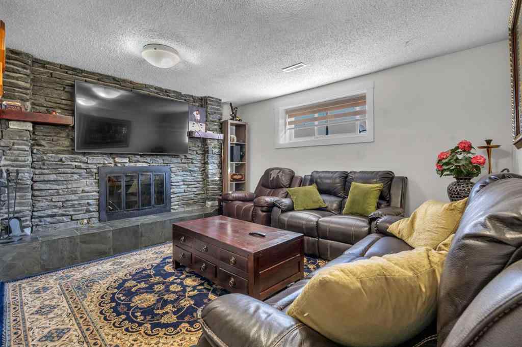 MLS® A2257122 - 2003 Pinepoint Road NE in Pineridge Calgary, Residential