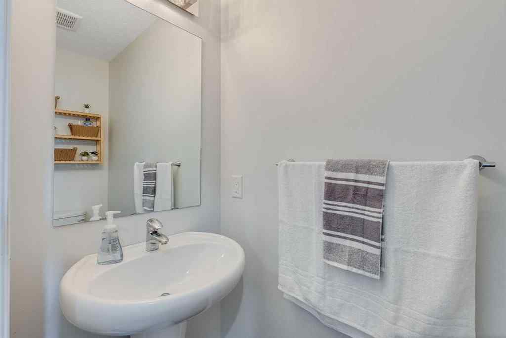 MLS® A2257131 - 665 Hillcrest Road SW in Hillcrest Airdrie, Residential