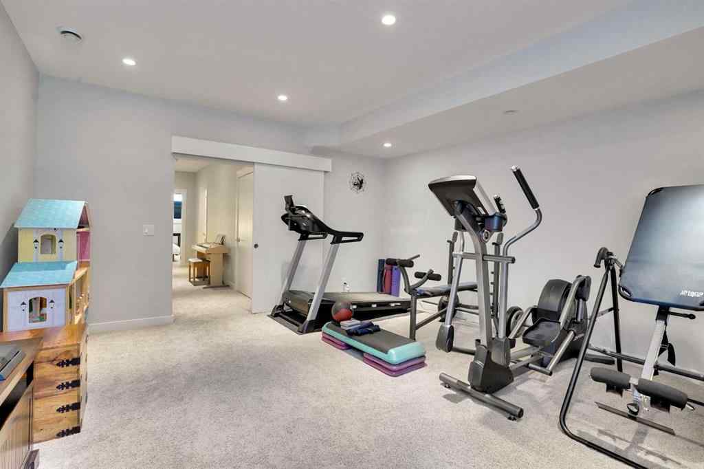 MLS® A2257135 - 235 11 Avenue NE in Crescent Heights Calgary, Residential
