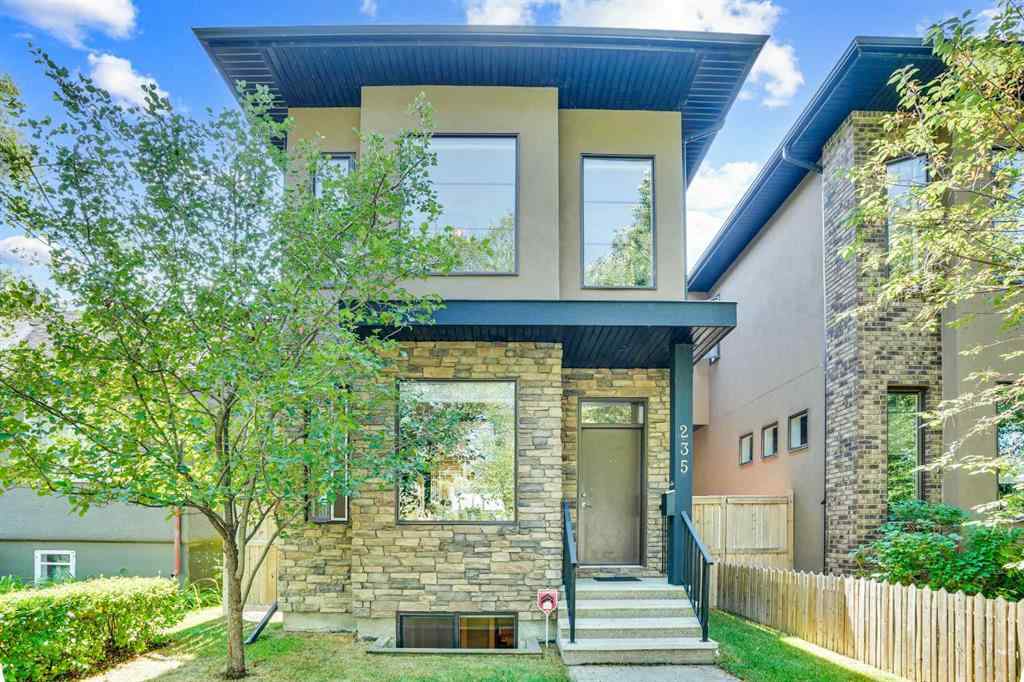 MLS® A2257135 - 235 11 Avenue NE in Crescent Heights Calgary, Residential