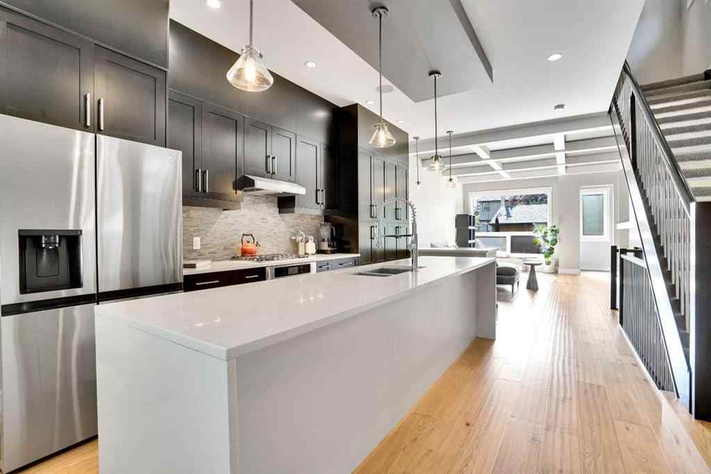 MLS® A2257135 - 235 11 Avenue NE in Crescent Heights Calgary, Residential