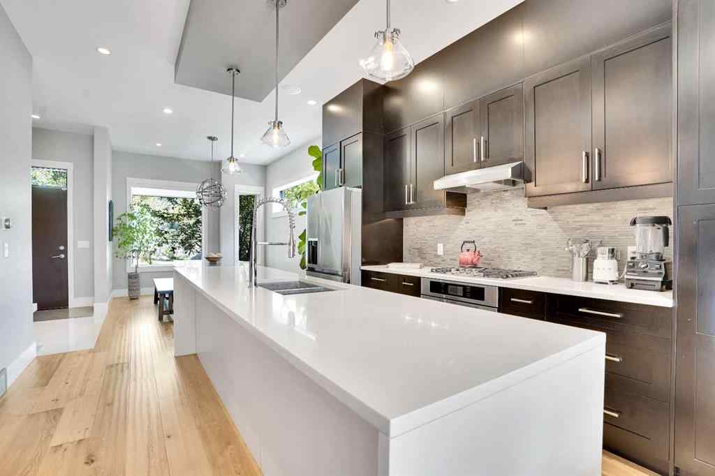 MLS® A2257135 - 235 11 Avenue NE in Crescent Heights Calgary, Residential