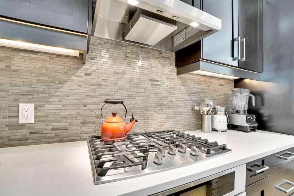 MLS® A2257135 - 235 11 Avenue NE in Crescent Heights Calgary, Residential