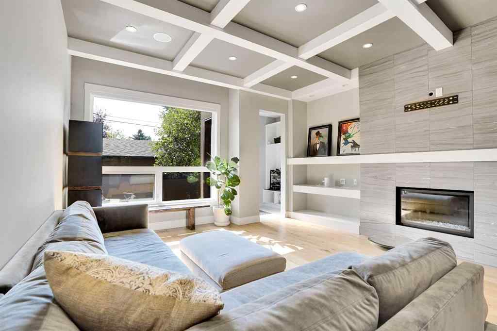 MLS® A2257135 - 235 11 Avenue NE in Crescent Heights Calgary, Residential