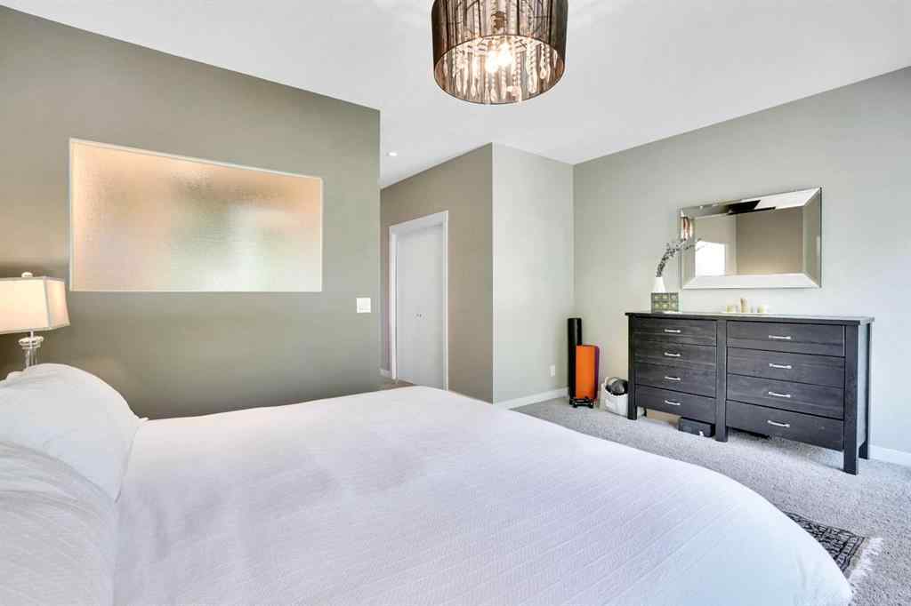 MLS® A2257135 - 235 11 Avenue NE in Crescent Heights Calgary, Residential