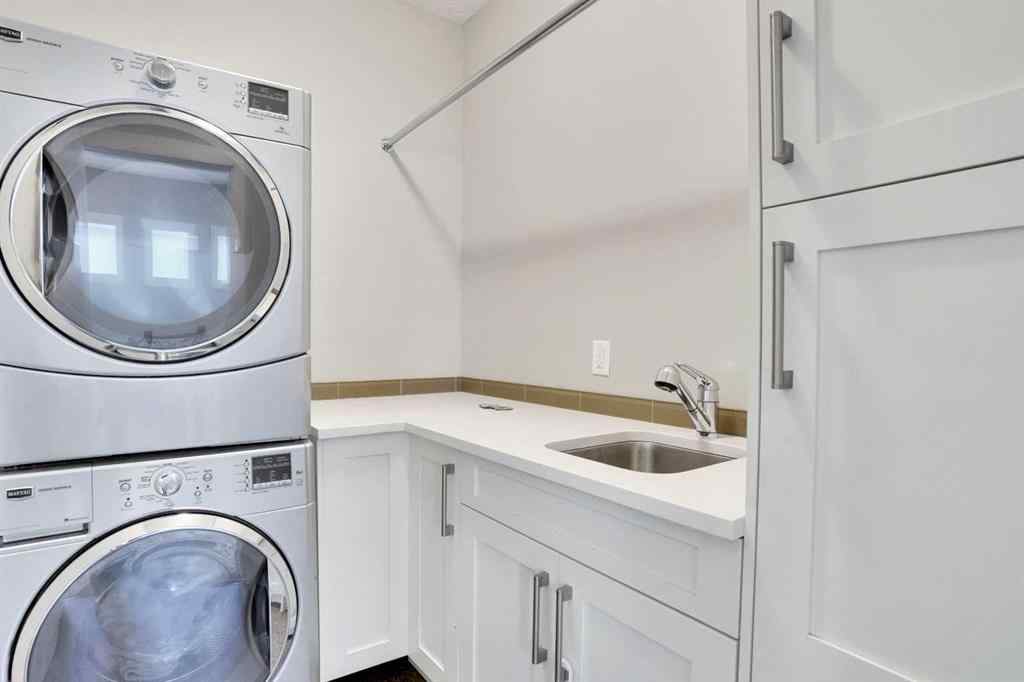 MLS® A2257135 - 235 11 Avenue NE in Crescent Heights Calgary, Residential