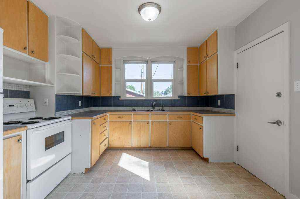 MLS® A2257151 - 1323 6 Avenue N in Westminster Lethbridge, Residential