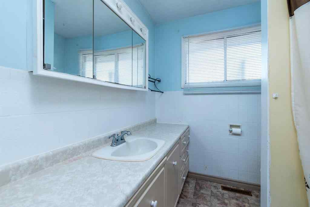 MLS® A2257157 - 5704 51 Street  in West Lloydminster Lloydminster, Residential