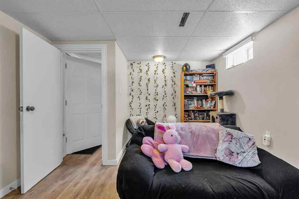 MLS® A2257158 - 28 Hilton Avenue NW in Highwood Calgary, Residential