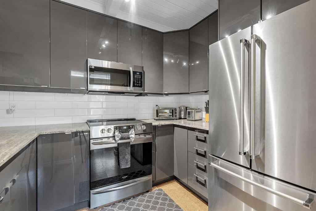 MLS® A2257158 - 28 Hilton Avenue NW in Highwood Calgary, Residential