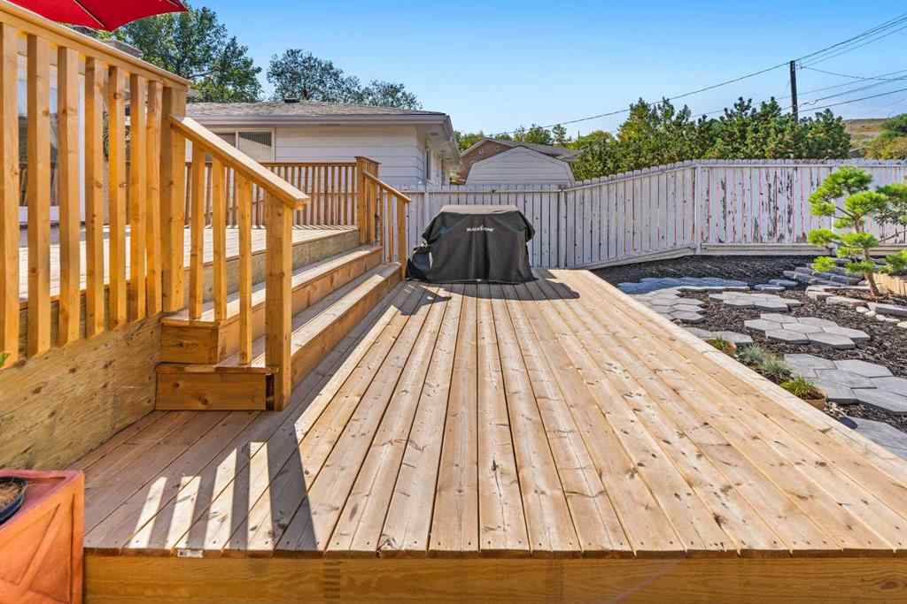 MLS® A2257165 - 7239 Hunterdale Road NW in Huntington Hills Calgary, Residential