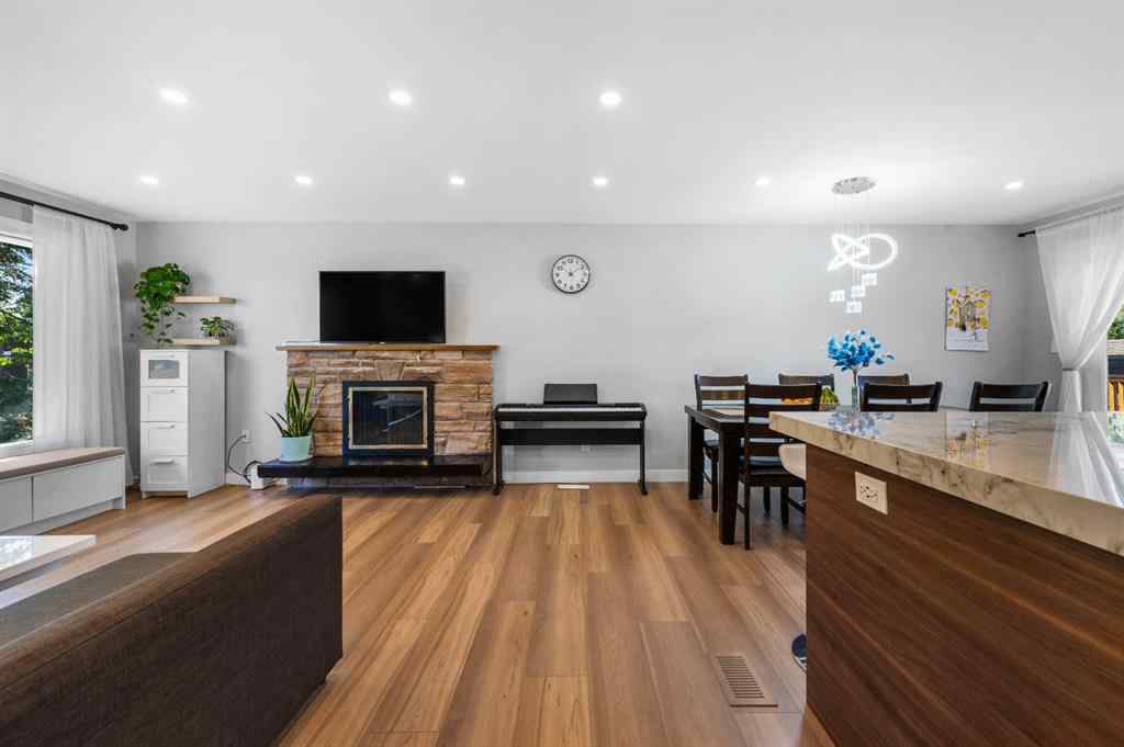 MLS® A2257165 - 7239 Hunterdale Road NW in Huntington Hills Calgary, Residential