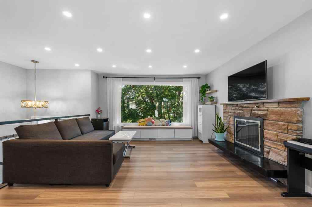 MLS® A2257165 - 7239 Hunterdale Road NW in Huntington Hills Calgary, Residential