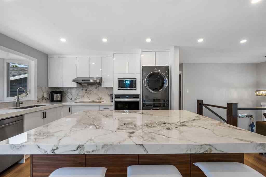 MLS® A2257165 - 7239 Hunterdale Road NW in Huntington Hills Calgary, Residential